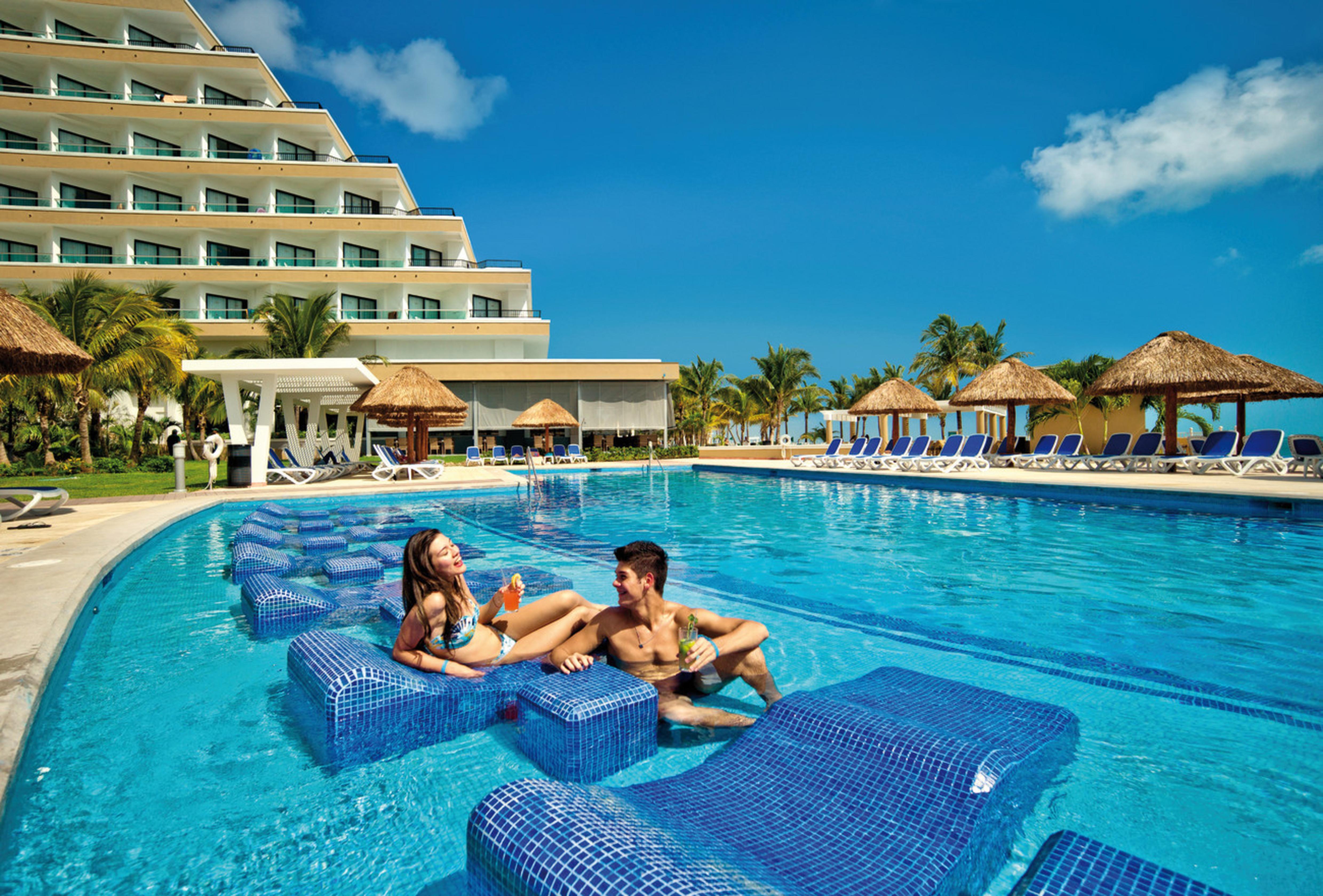 Riu Caribe Hotel Cancun Exterior photo